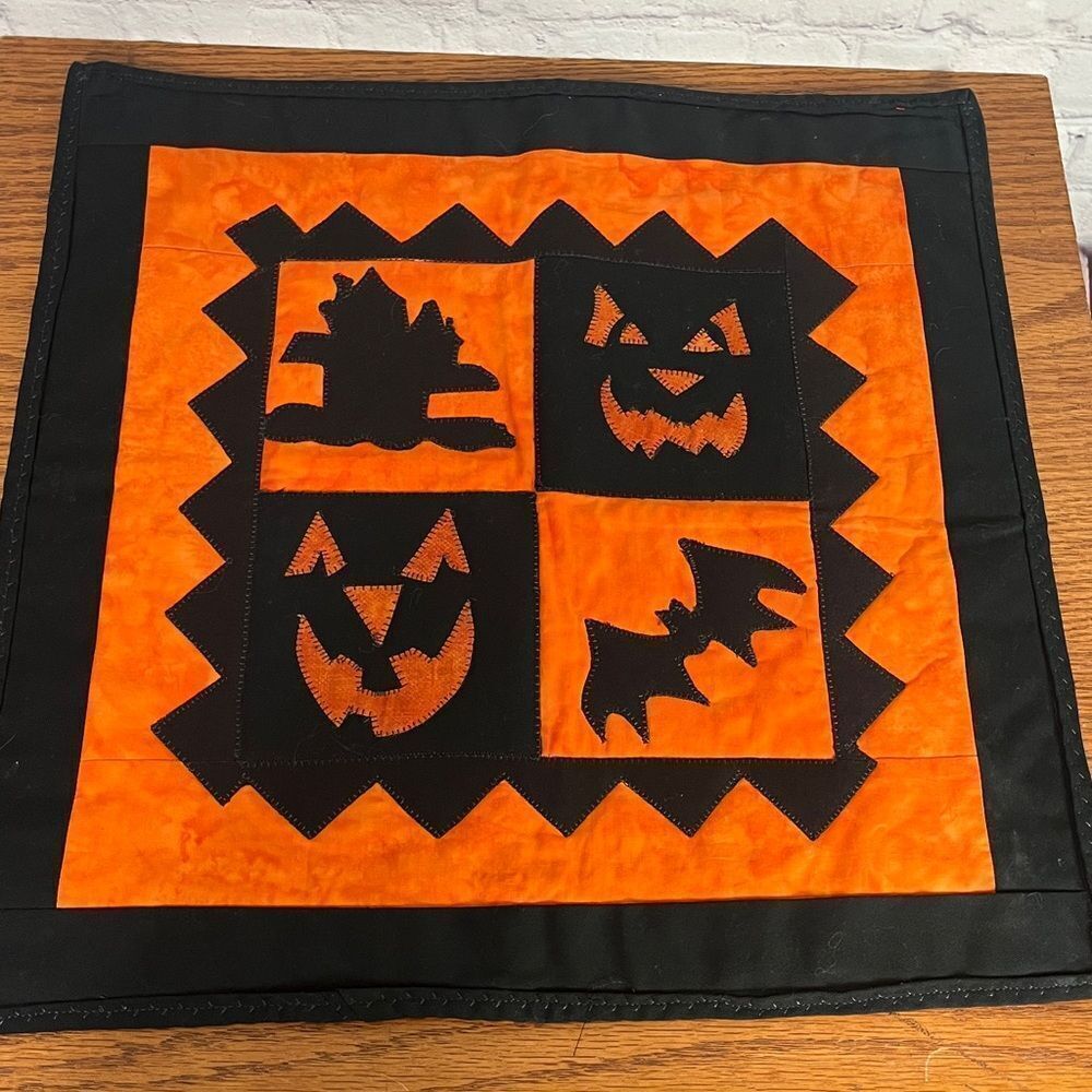 Halloween Wall Hanging Machine Stitched Spooky Jack O’ Lanterns & bat 18”x18”